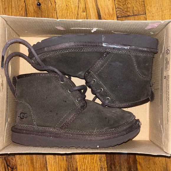 UGG, little kids size 13, Neumel II Boots in Cocoa - Picture 5 of 8